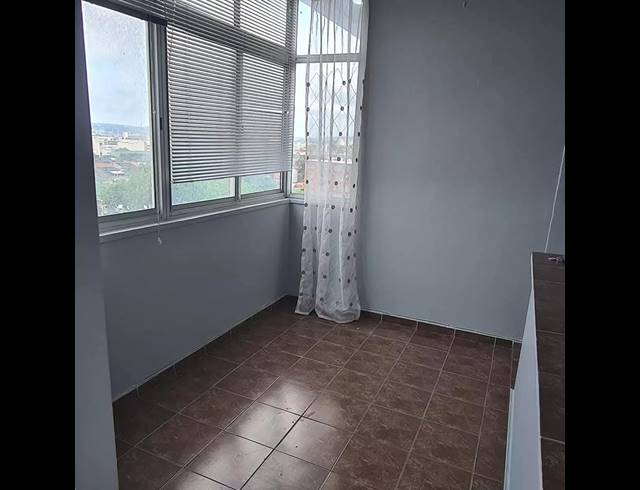 1.5 BEDROOM FLAT TO LET IN GLENWOOD